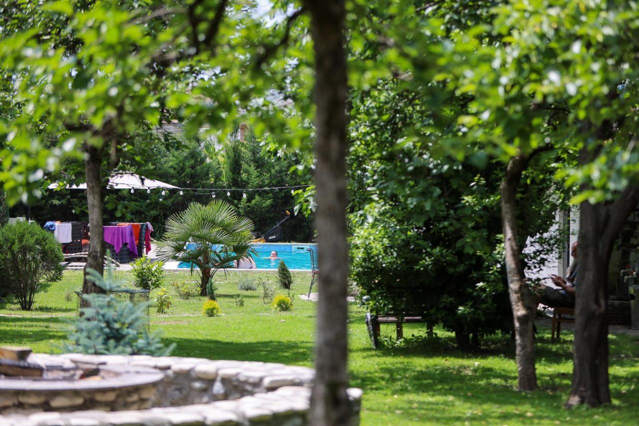 Isev Kvareli Buitenkant foto