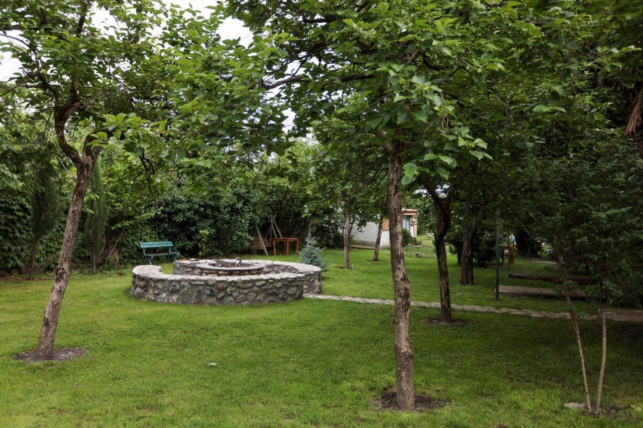 Isev Kvareli Buitenkant foto